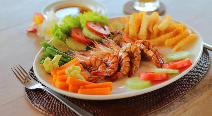 Беноа: Matahari Terbit Bali