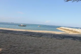 Беноа: Matahari Terbit Bali