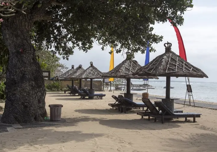 Беноа: Matahari Terbit Bali