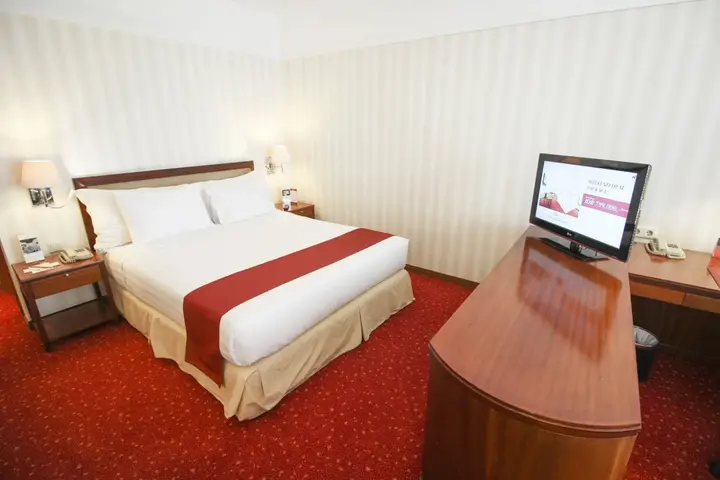 Джакарта: REDTOP Hotel & Convention Center