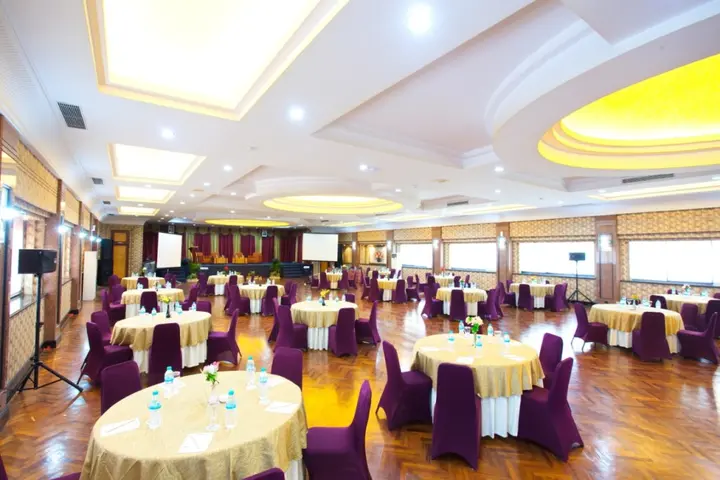 Семаранг: Metro Park View Hotel Kota Lama Semarang