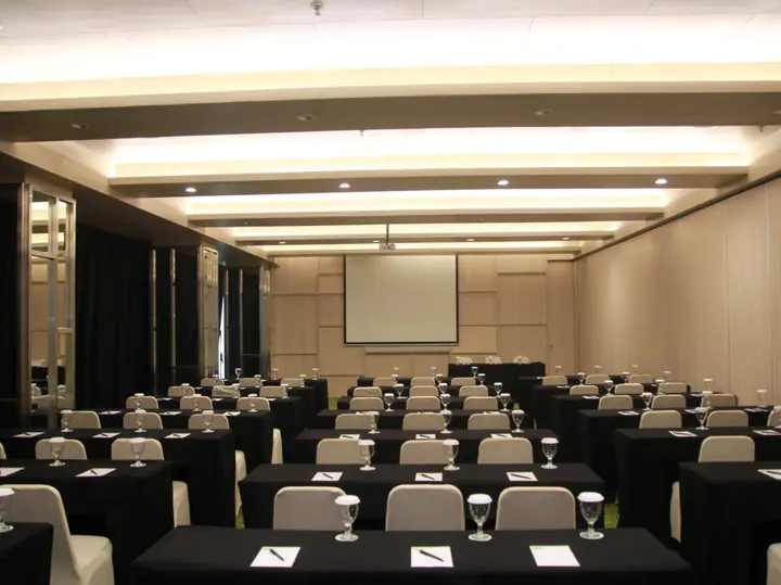 Джакарта: Sparks Life Jakarta, ARTOTEL Curated