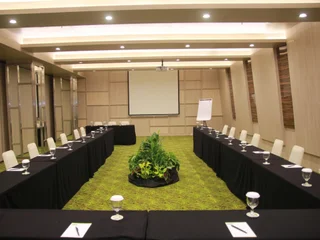 Джакарта: Sparks Life Jakarta, ARTOTEL Curated