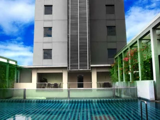 Джакарта: Sparks Life Jakarta, ARTOTEL Curated