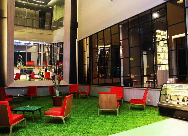 Джакарта: Sparks Life Jakarta, ARTOTEL Curated