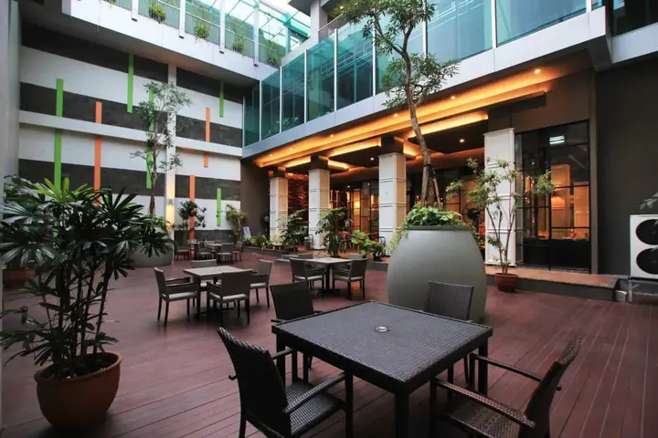 Джакарта: Sparks Life Jakarta, ARTOTEL Curated