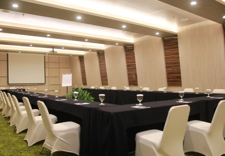 Джакарта: Sparks Life Jakarta, ARTOTEL Curated