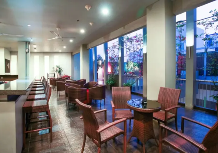 Джакарта: Sparks Life Jakarta, ARTOTEL Curated