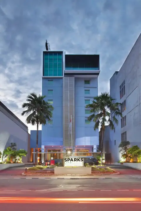 Джакарта: Sparks Life Jakarta, ARTOTEL Curated