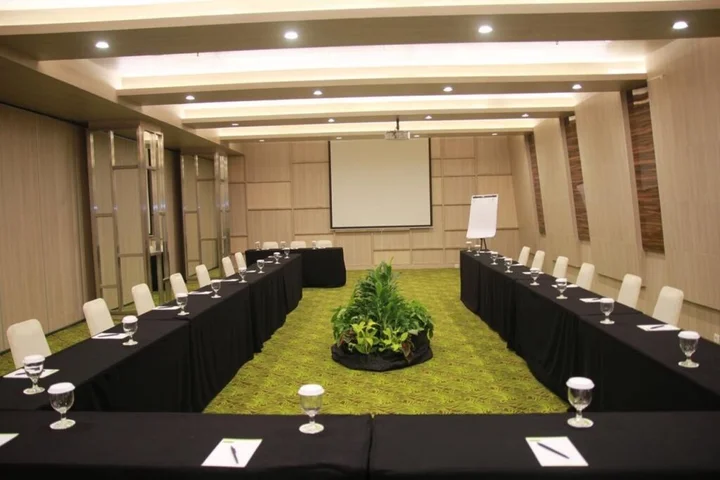Джакарта: Sparks Life Jakarta, ARTOTEL Curated