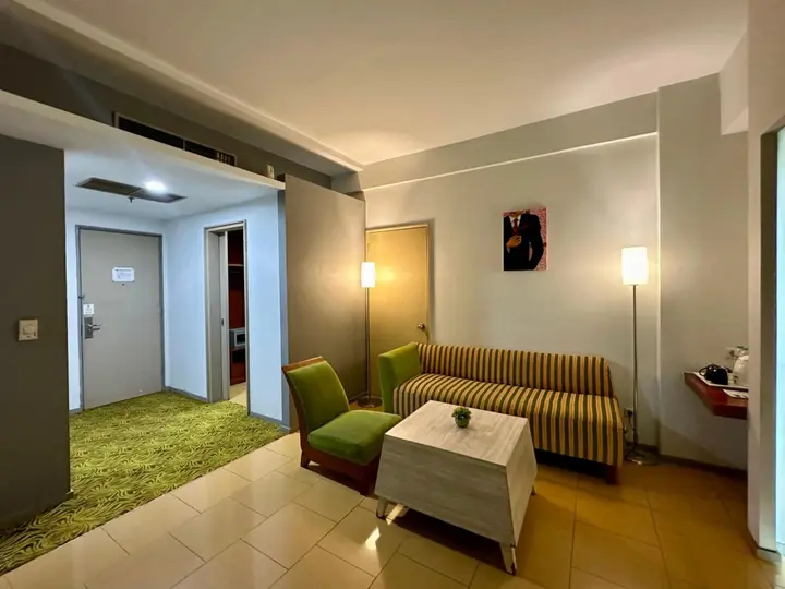 Джакарта: Sparks Life Jakarta, ARTOTEL Curated