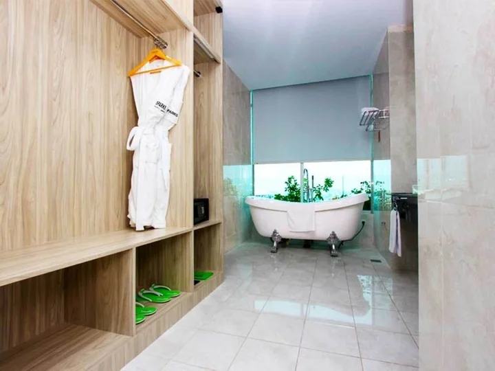 Джакарта: Sparks Life Jakarta, ARTOTEL Curated