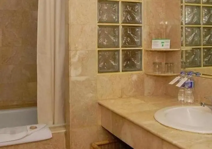 Сурабая: Surabaya Suites Hotel Powered by Archipelago