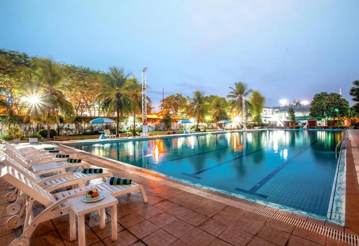 Сурабая: Surabaya Suites Hotel Powered by Archipelago