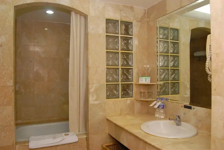 Сурабая: Surabaya Suites Hotel Powered by Archipelago