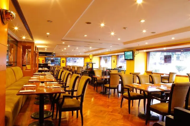 Сурабая: Surabaya Suites Hotel Powered by Archipelago