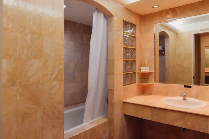 Сурабая: Surabaya Suites Hotel Powered by Archipelago