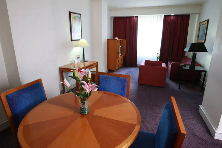 Сурабая: Surabaya Suites Hotel Powered by Archipelago