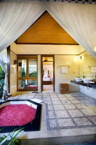 Беноа: The Hill Villas