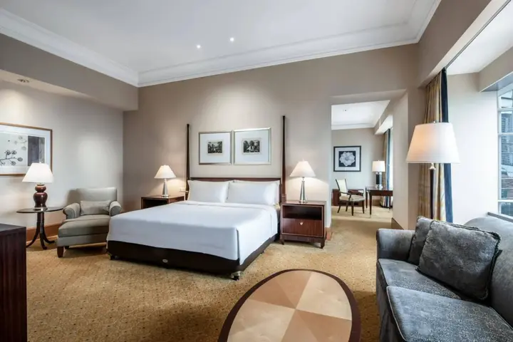 Джакарта: The Ritz-Carlton Jakarta, Mega Kuningan