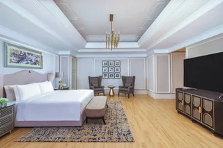 Джакарта: The Ritz-Carlton Jakarta, Mega Kuningan