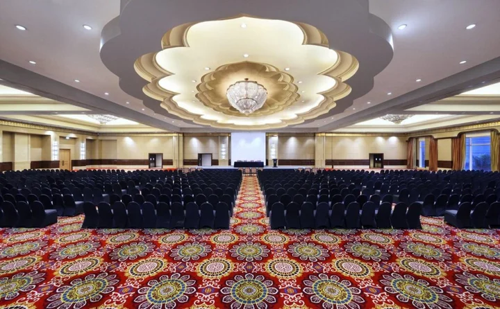 Джакарта: The Ritz-Carlton Jakarta, Mega Kuningan