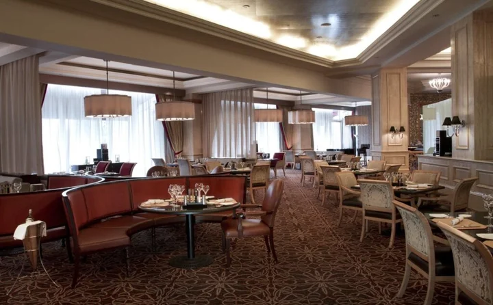 Джакарта: The Ritz-Carlton Jakarta, Mega Kuningan