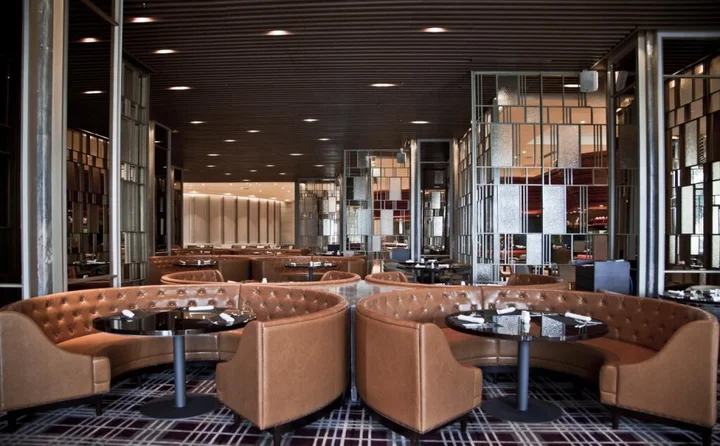 Джакарта: The Ritz-Carlton Jakarta, Mega Kuningan