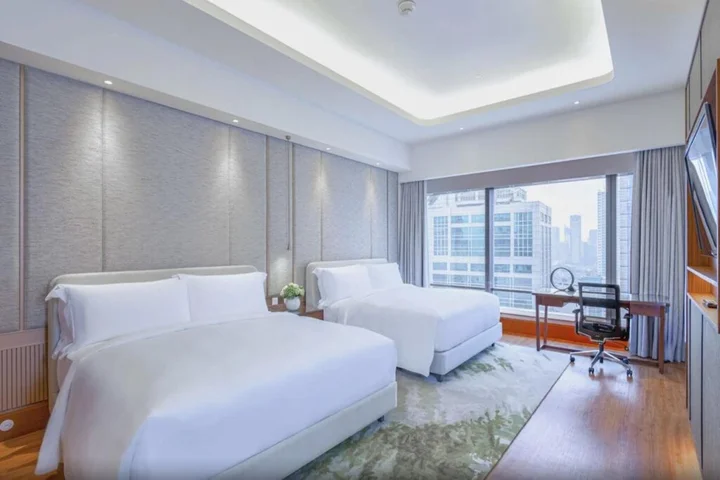 Джакарта: The Ritz-Carlton Jakarta, Mega Kuningan