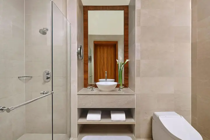 Джакарта: The Ritz-Carlton Jakarta, Mega Kuningan