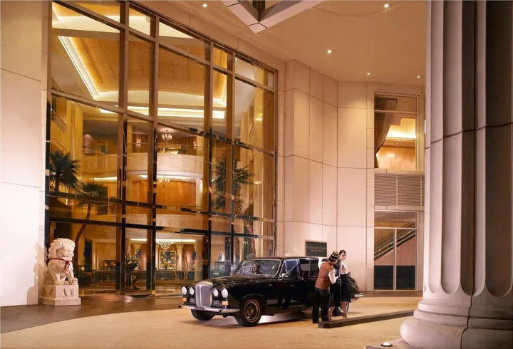 Джакарта: The Ritz-Carlton Jakarta, Mega Kuningan