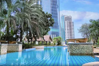 Джакарта: The Ritz-Carlton Jakarta, Mega Kuningan