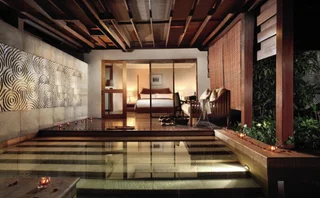 Джакарта: The Ritz-Carlton Jakarta, Mega Kuningan