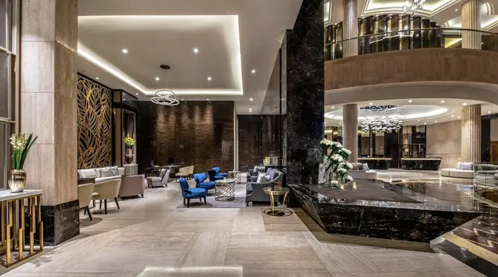 Джакарта: The Ritz-Carlton Jakarta, Mega Kuningan