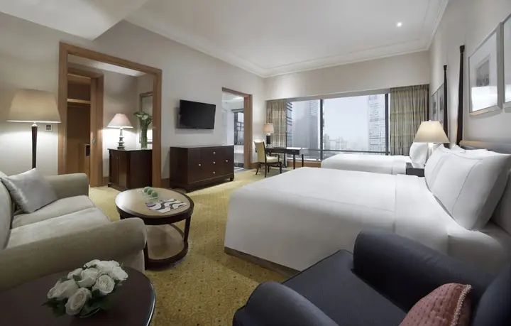 Джакарта: The Ritz-Carlton Jakarta, Mega Kuningan