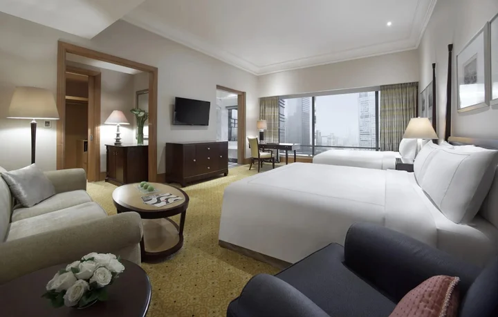 Джакарта: The Ritz-Carlton Jakarta, Mega Kuningan