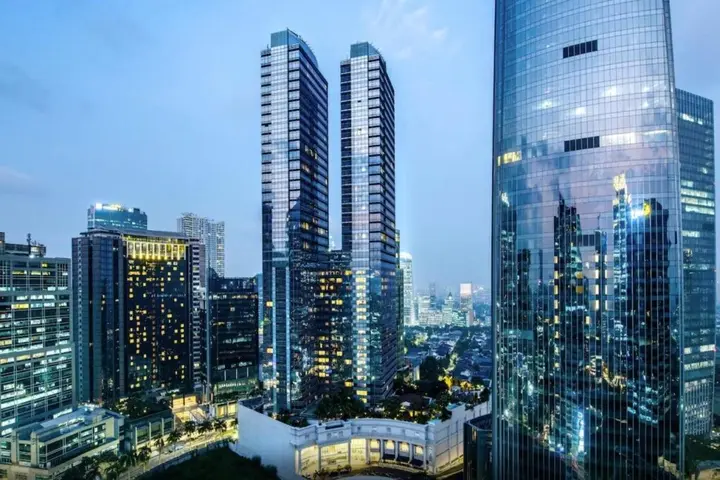 Джакарта: The Ritz-Carlton Jakarta, Mega Kuningan