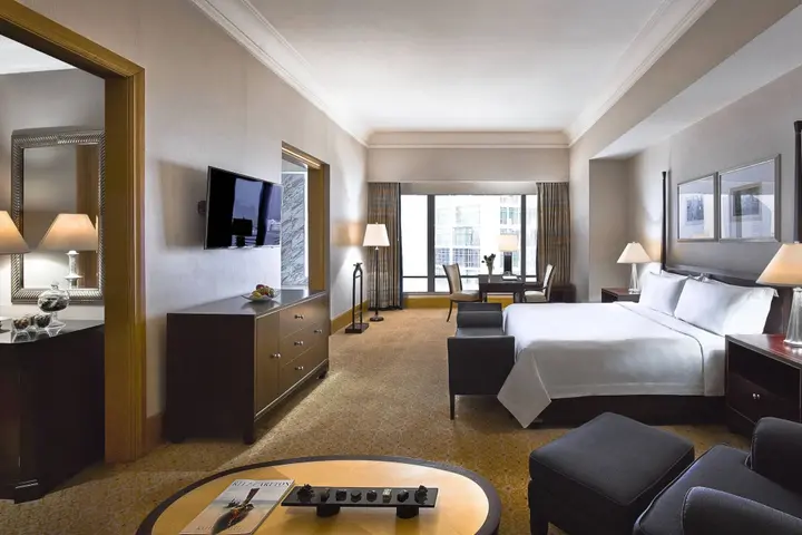 Джакарта: The Ritz-Carlton Jakarta, Mega Kuningan