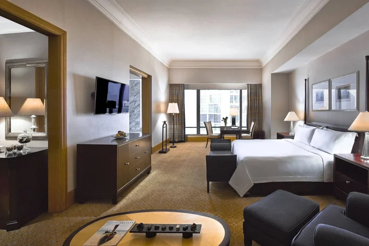 Джакарта: The Ritz-Carlton Jakarta, Mega Kuningan