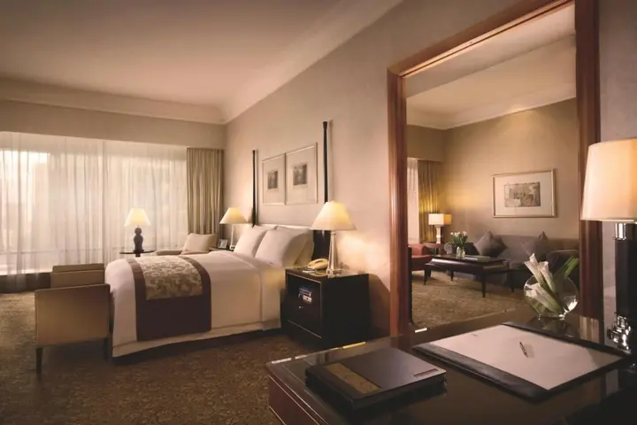 Джакарта: The Ritz-Carlton Jakarta, Mega Kuningan