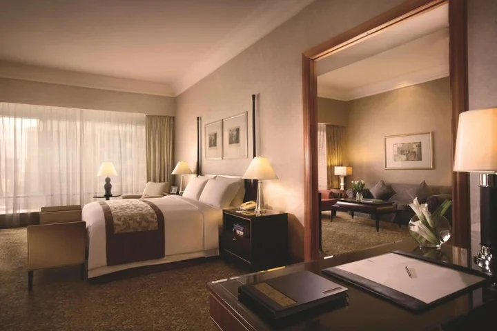 Джакарта: The Ritz-Carlton Jakarta, Mega Kuningan