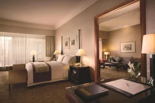 Джакарта: The Ritz-Carlton Jakarta, Mega Kuningan