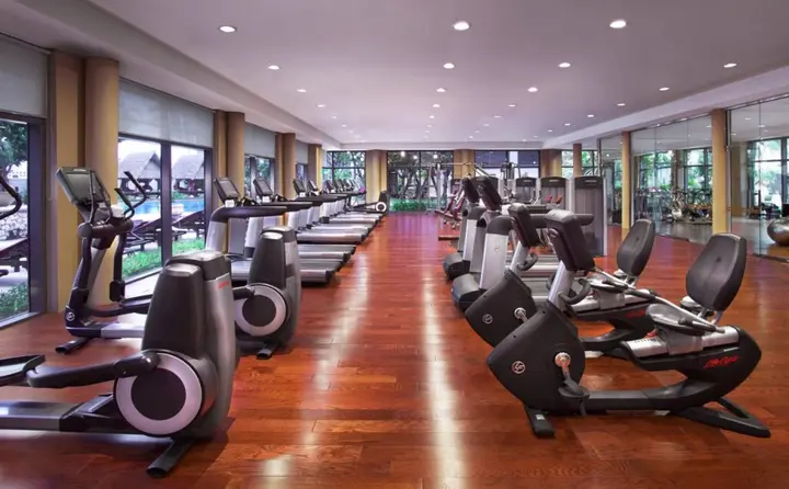 Джакарта: The Ritz-Carlton Jakarta, Mega Kuningan