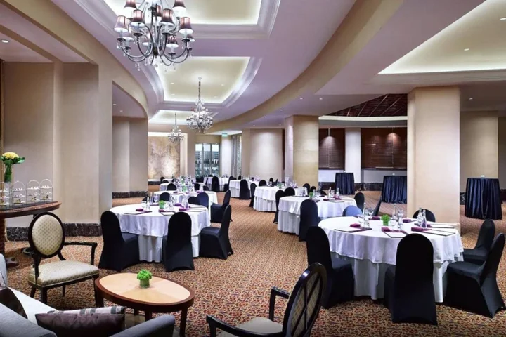 Джакарта: The Ritz-Carlton Jakarta, Mega Kuningan