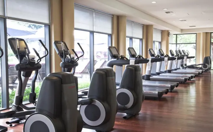 Джакарта: The Ritz-Carlton Jakarta, Mega Kuningan