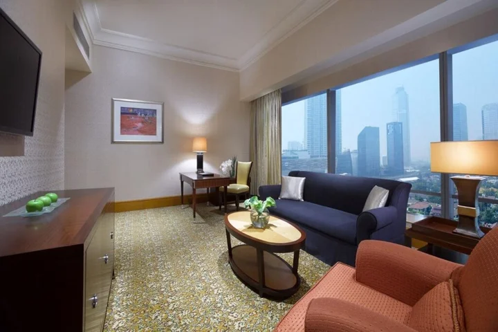 Джакарта: The Ritz-Carlton Jakarta, Mega Kuningan