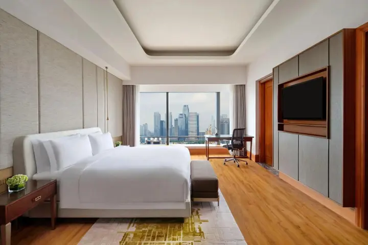 Джакарта: The Ritz-Carlton Jakarta, Mega Kuningan