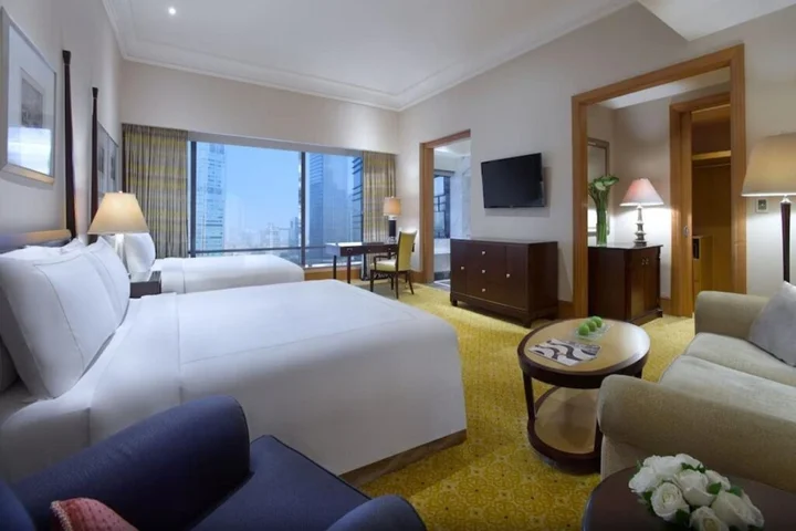 Джакарта: The Ritz-Carlton Jakarta, Mega Kuningan