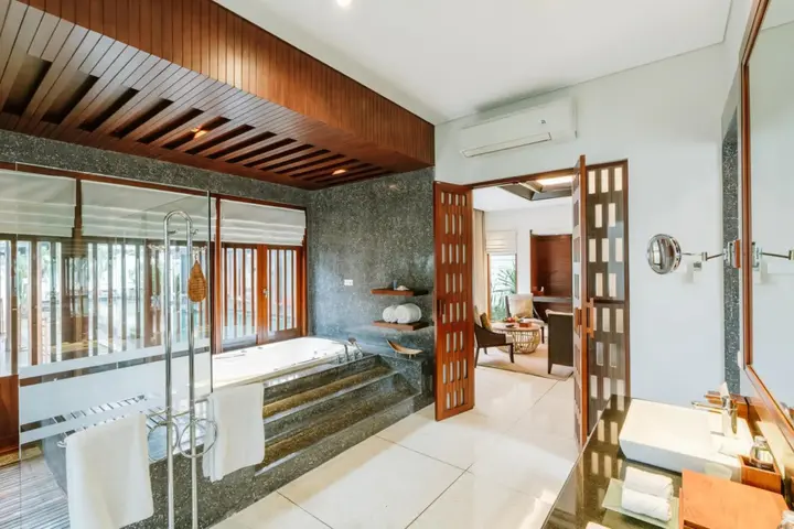 Кута: The Samaya Seminyak