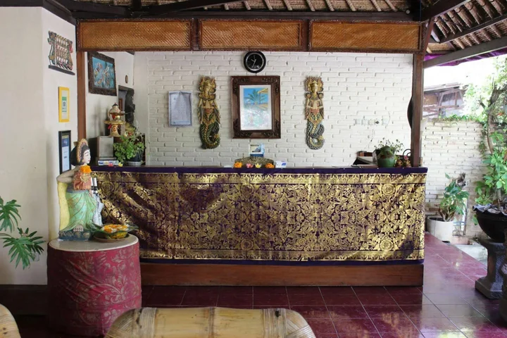 Канди Даса: Anom Beach Hotel